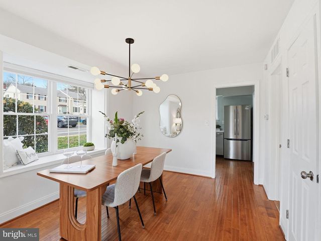 2406 N DEARING ST, Alexandria, VA 22302