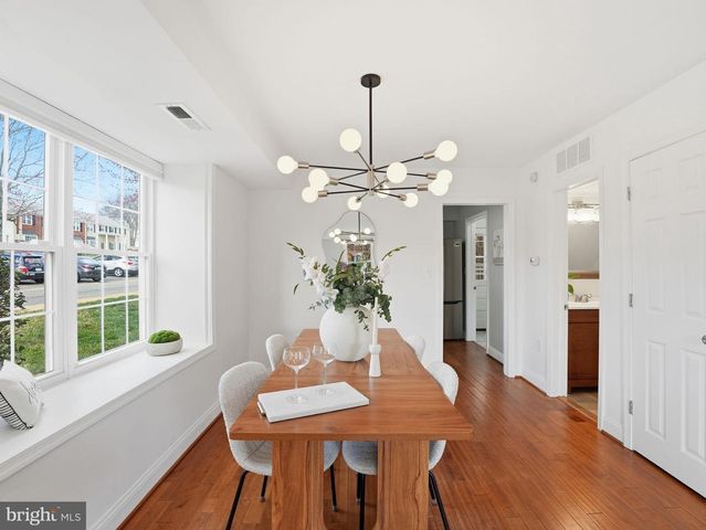 2406 N DEARING ST, Alexandria, VA 22302