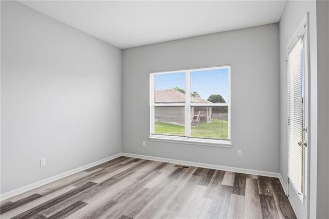21805 Lucca Circle, Peculiar, MO 64078