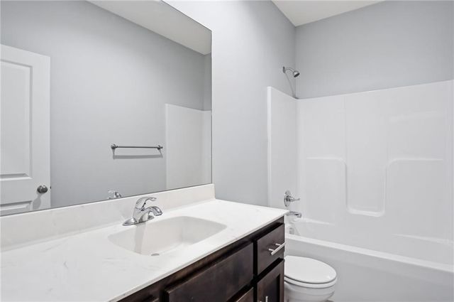 21805 Lucca Circle, Peculiar, MO 64078