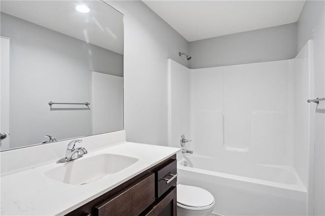 21805 Lucca Circle, Peculiar, MO 64078