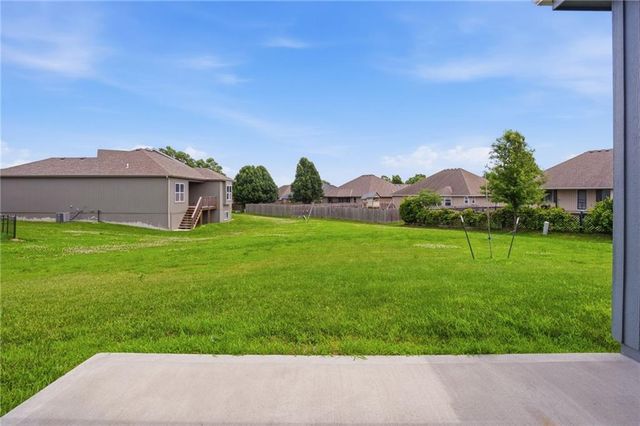 21805 Lucca Circle, Peculiar, MO 64078