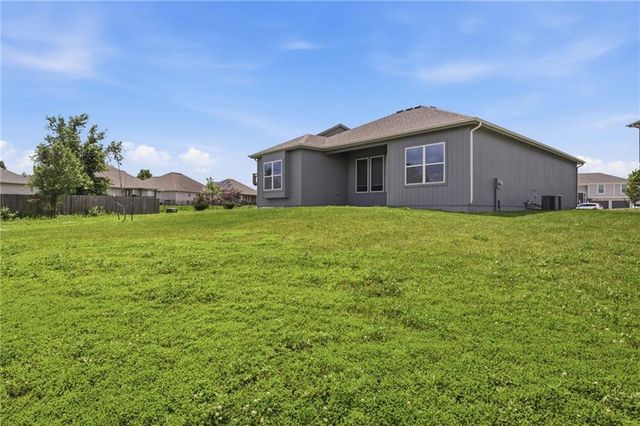 21805 Lucca Circle, Peculiar, MO 64078