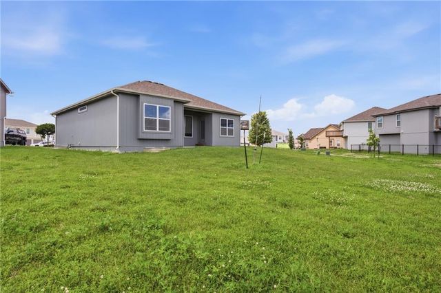 21805 Lucca Circle, Peculiar, MO 64078