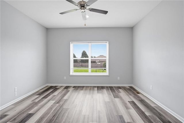 21805 Lucca Circle, Peculiar, MO 64078