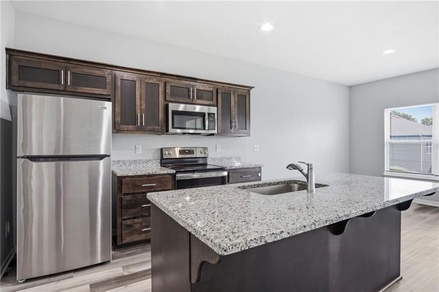 21805 Lucca Circle, Peculiar, MO 64078