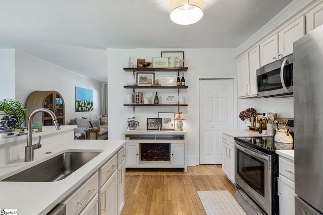 6 Rogers Avenue, Greenville, SC 29617