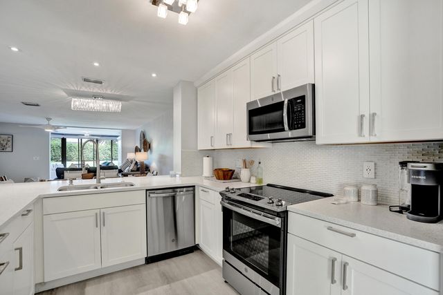 5355 10th Fairway Drive 2, Delray Beach, FL 33484