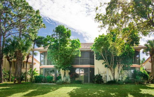 5355 10th Fairway Drive 2, Delray Beach, FL 33484