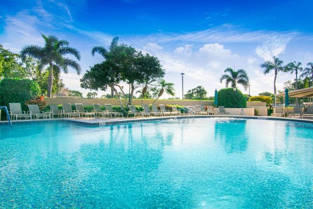 5355 10th Fairway Drive 2, Delray Beach, FL 33484