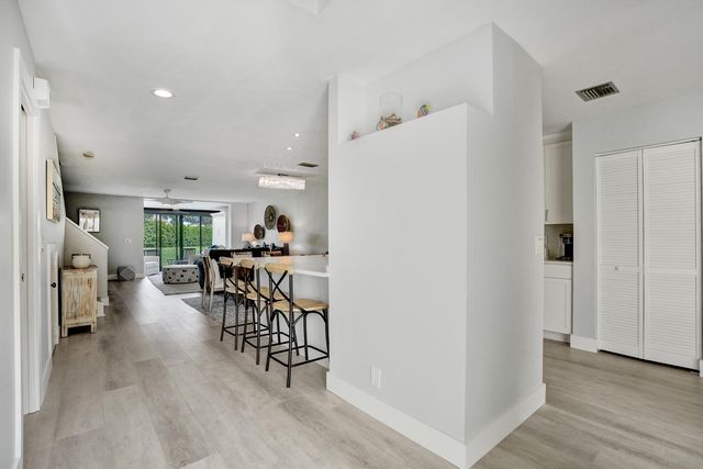 5355 10th Fairway Drive 2, Delray Beach, FL 33484