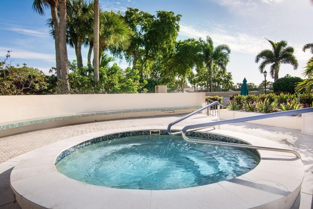 5355 10th Fairway Drive 2, Delray Beach, FL 33484