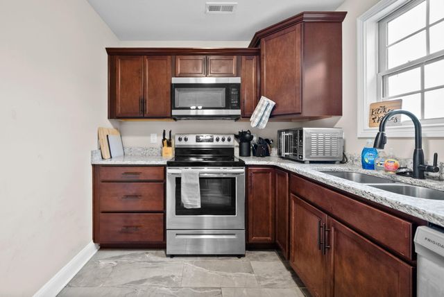 143 Ambridge Street, Oak Grove, KY 42262