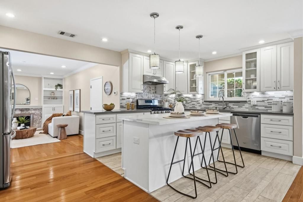 Image 10 of property listing at 1010 Springfield Drive, Campbell, CA 95008