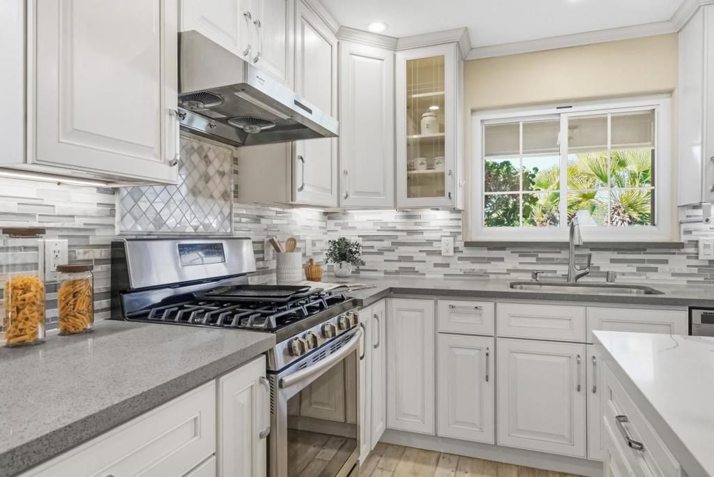 Image 11 of property listing at 1010 Springfield Drive, Campbell, CA 95008