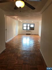 208 Anderson Street N5E, Hackensack, NJ 07601
