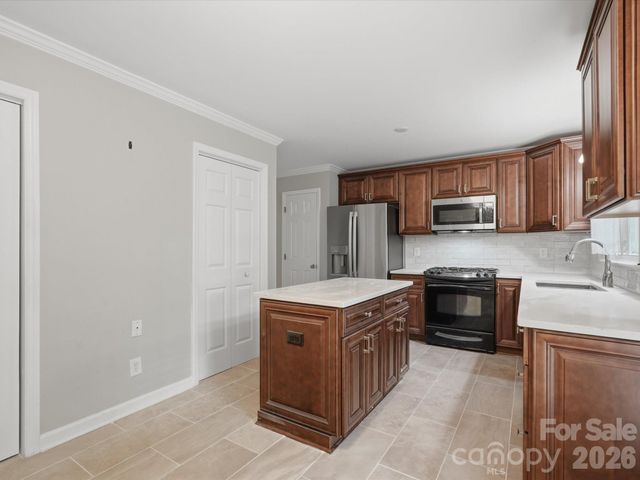 401 Brenwyck Court, Matthews, NC 28105