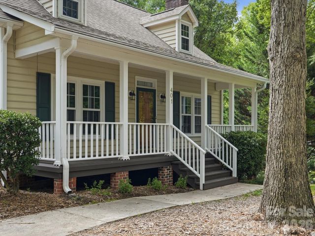 401 Brenwyck Court, Matthews, NC 28105
