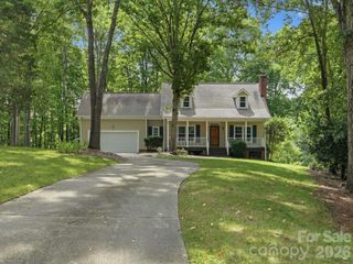401 Brenwyck Court, Matthews, NC 28105
