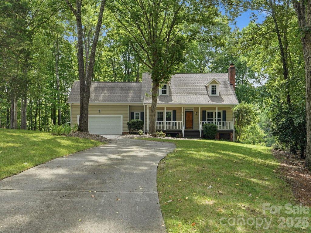 401 Brenwyck Court, Matthews, NC 28105