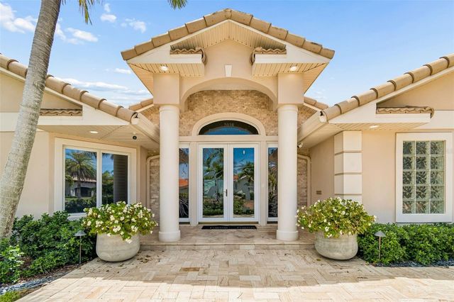 2038 CAROLINA AVENUE NE, St Petersburg, FL 33703