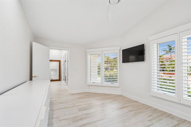 2038 CAROLINA AVENUE NE, St Petersburg, FL 33703