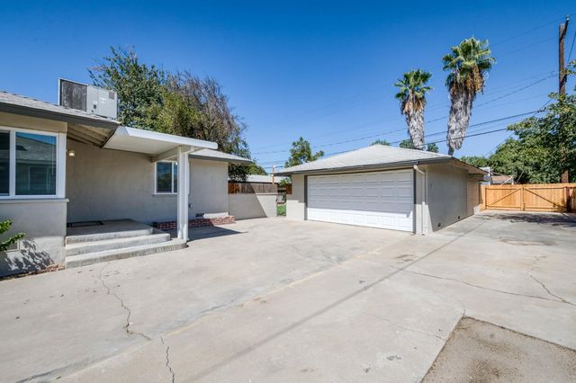 1506 W University Avenue, Fresno, CA 93705