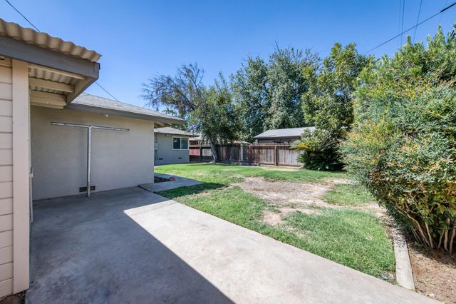 1506 W University Avenue, Fresno, CA 93705