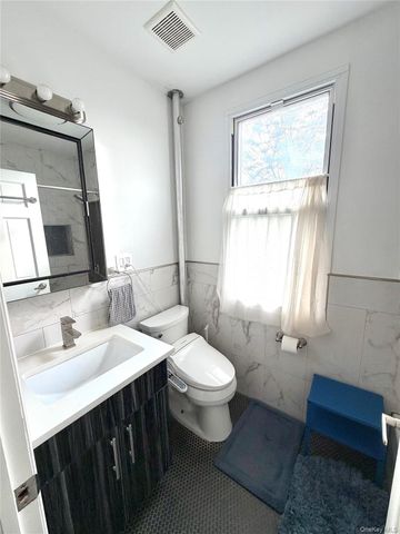 51-56 48th Street 2nd Flr, Woodside, NY 11377