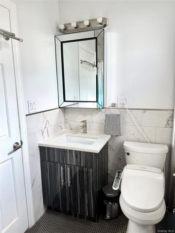 51-56 48th Street 2nd Flr, Woodside, NY 11377