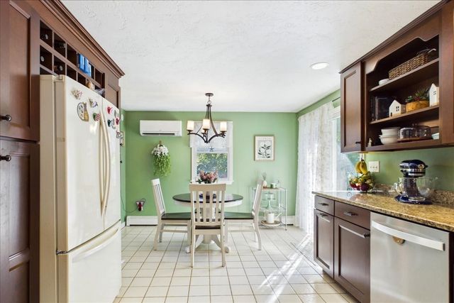 34 Skylark Ave, Plymouth, MA 02360