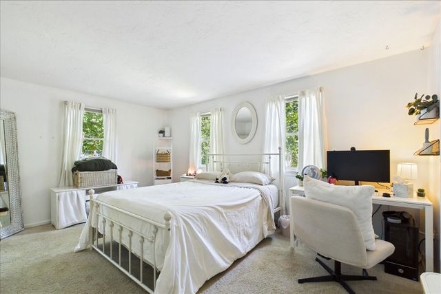 34 Skylark Ave, Plymouth, MA 02360
