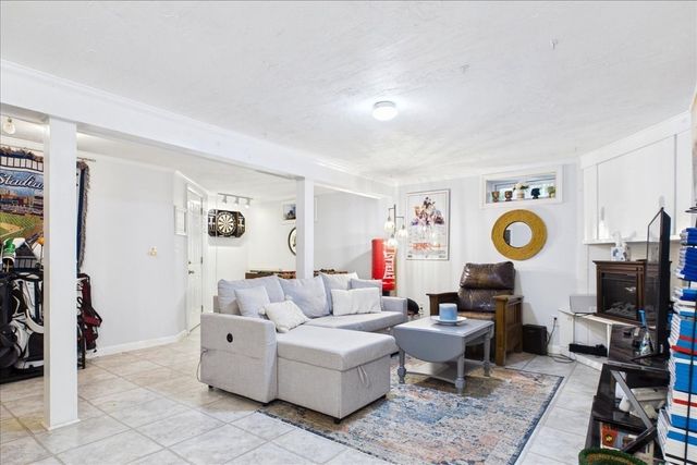 34 Skylark Ave, Plymouth, MA 02360