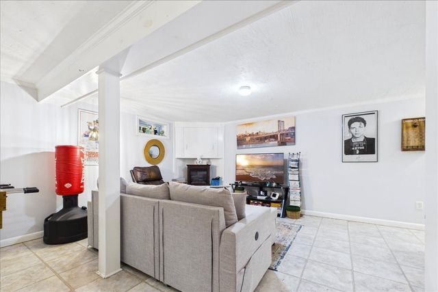 34 Skylark Ave, Plymouth, MA 02360
