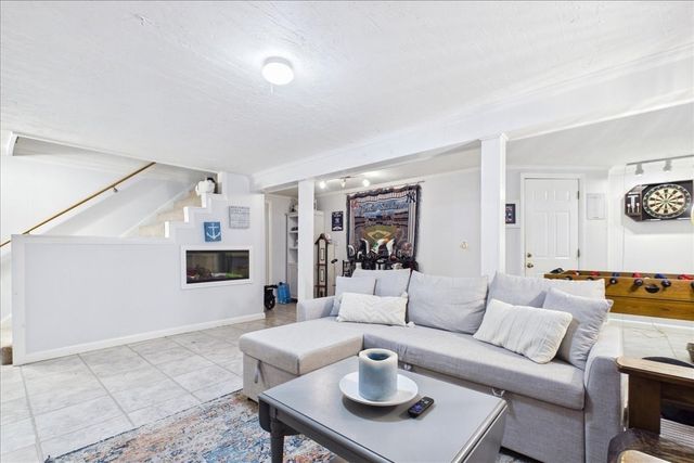 34 Skylark Ave, Plymouth, MA 02360