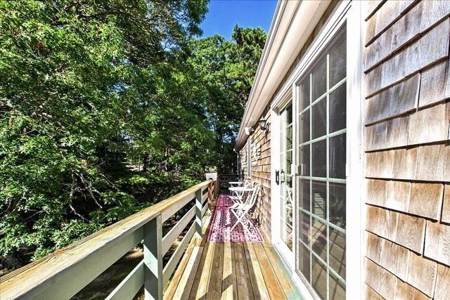 34 Skylark Ave, Plymouth, MA 02360