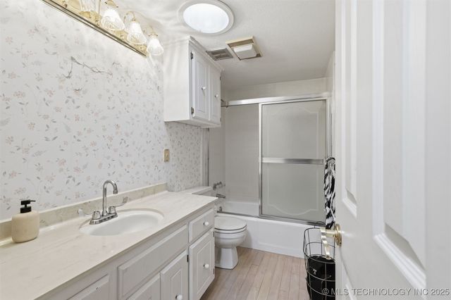 6738 S Louisville Avenue, Tulsa, OK 74136