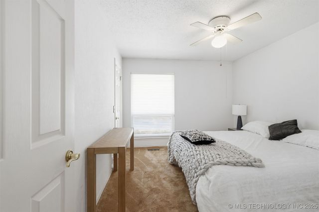 6738 S Louisville Avenue, Tulsa, OK 74136