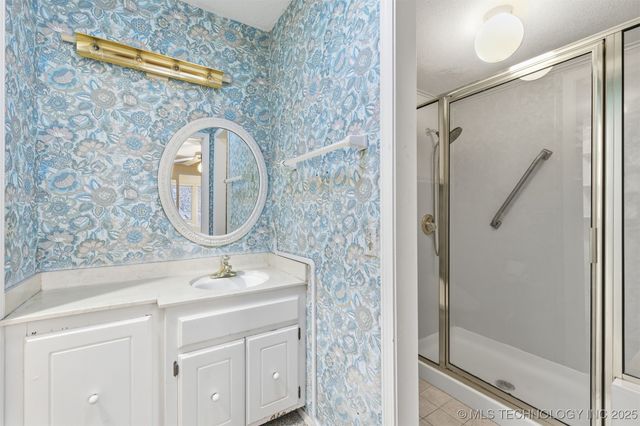 6738 S Louisville Avenue, Tulsa, OK 74136