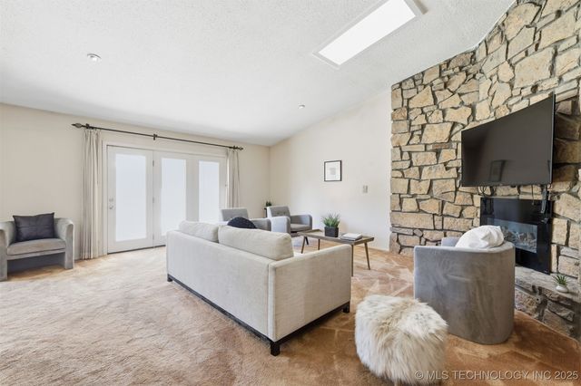 6738 S Louisville Avenue, Tulsa, OK 74136