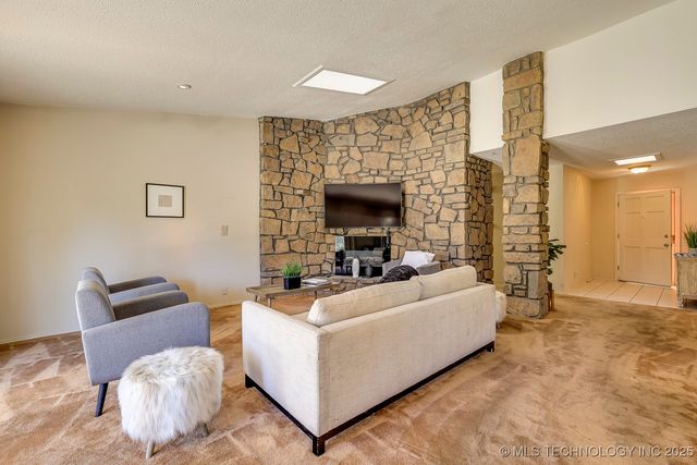 6738 S Louisville Avenue, Tulsa, OK 74136