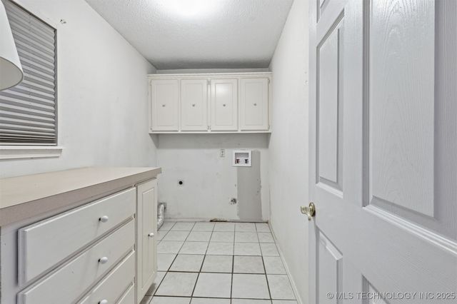 6738 S Louisville Avenue, Tulsa, OK 74136