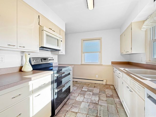 1617 S 17th Avenue, Escanaba, MI 49829