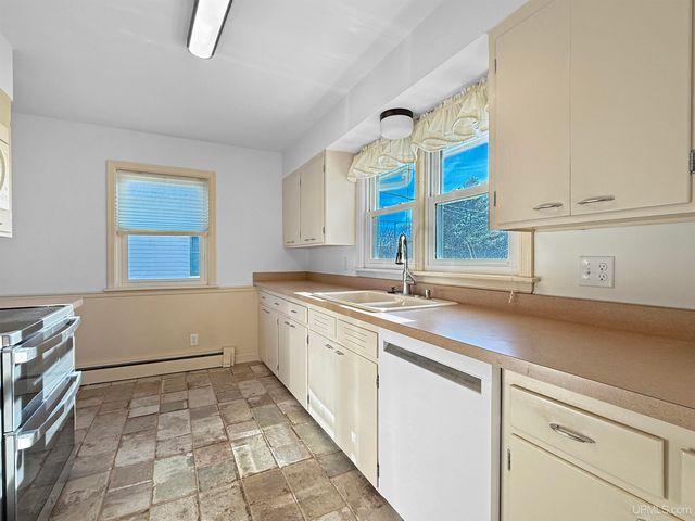 1617 S 17th Avenue, Escanaba, MI 49829