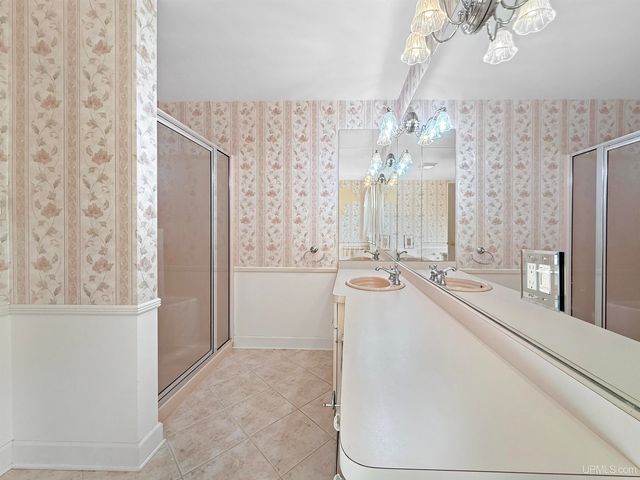 1617 S 17th Avenue, Escanaba, MI 49829