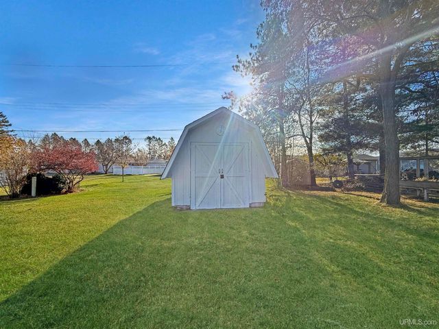 1617 S 17th Avenue, Escanaba, MI 49829