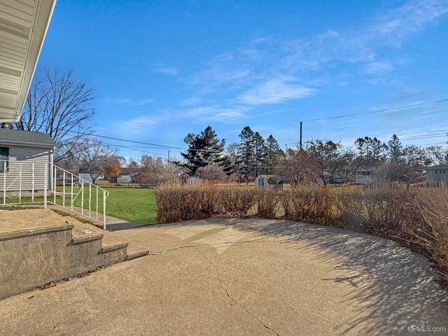 1617 S 17th Avenue, Escanaba, MI 49829