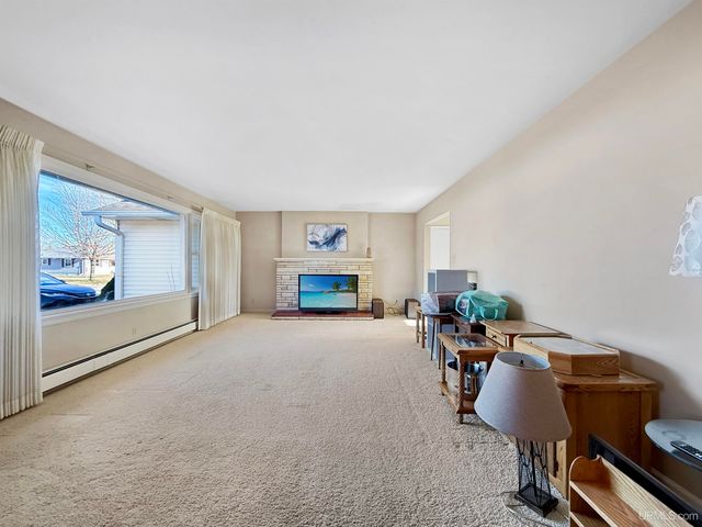 1617 S 17th Avenue, Escanaba, MI 49829