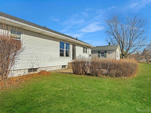 1617 S 17th Avenue, Escanaba, MI 49829