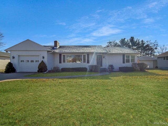 1617 S 17th Avenue, Escanaba, MI 49829